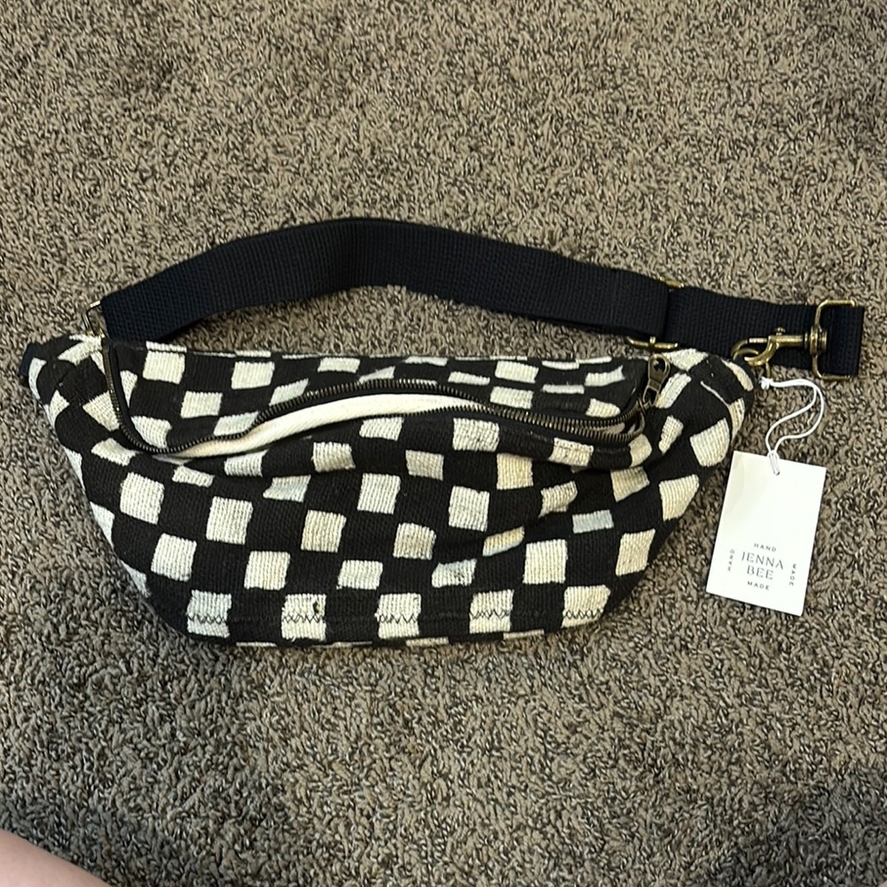 Jenna Bee Black/White Checkered Sling Bag